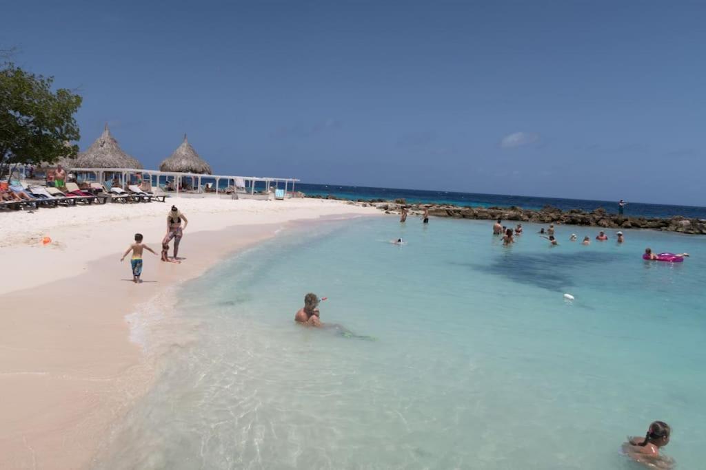 Goudhaen Luxury Private Apartments Jan Thiel Beach Экстерьер фото