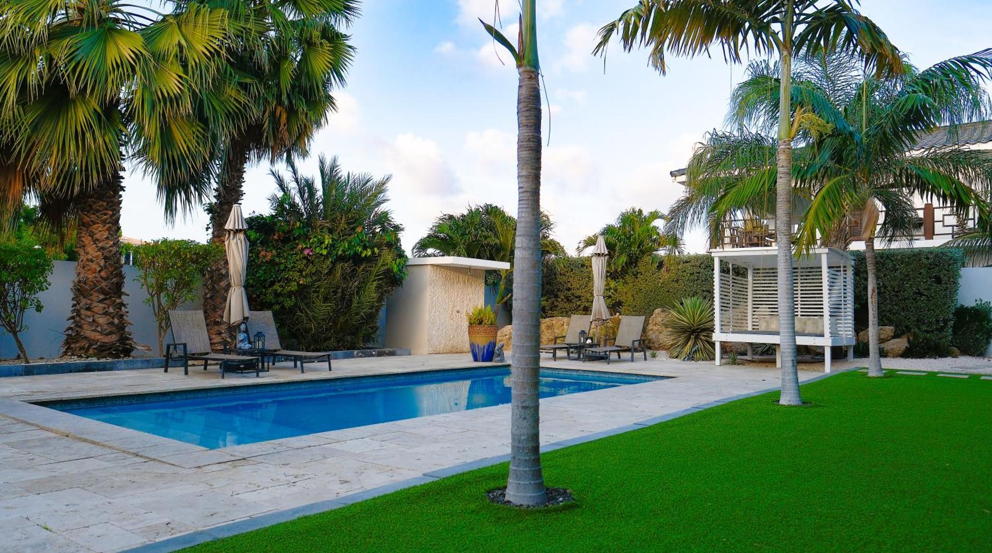 Goudhaen Luxury Private Apartments Jan Thiel Beach Экстерьер фото